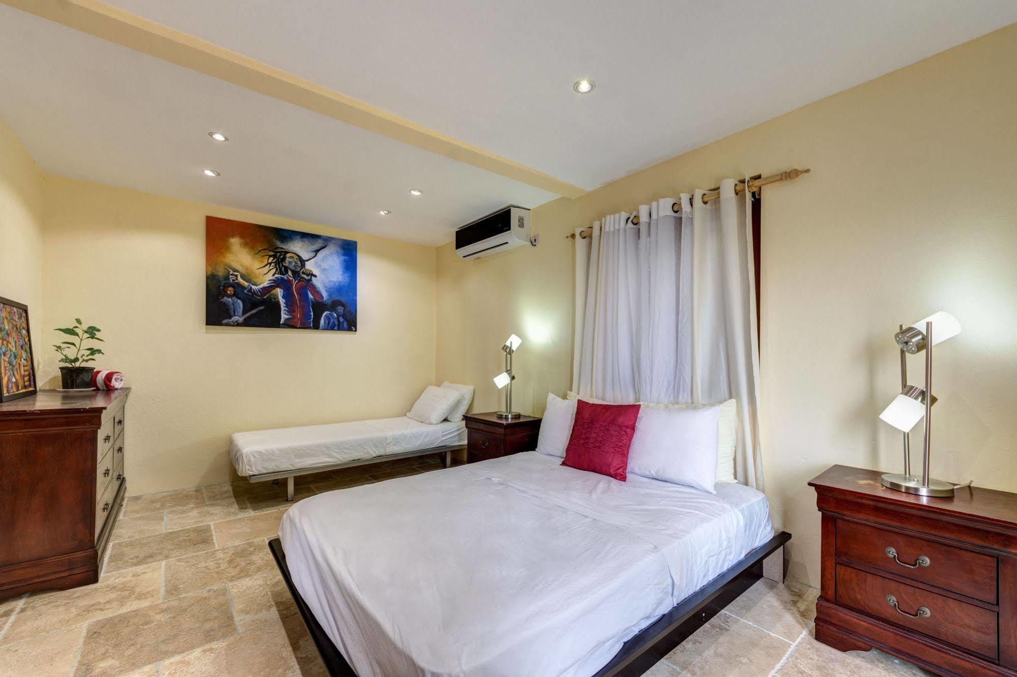 Sandrati Villa Port Elizabeth ภายนอก รูปภาพ